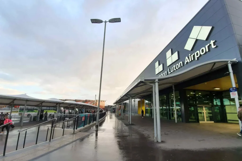 Corsham Airport Transfer luton airport